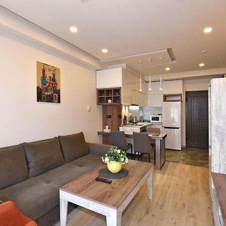 Home4You Apartments On Koghbatsi Yerevan Exterior photo