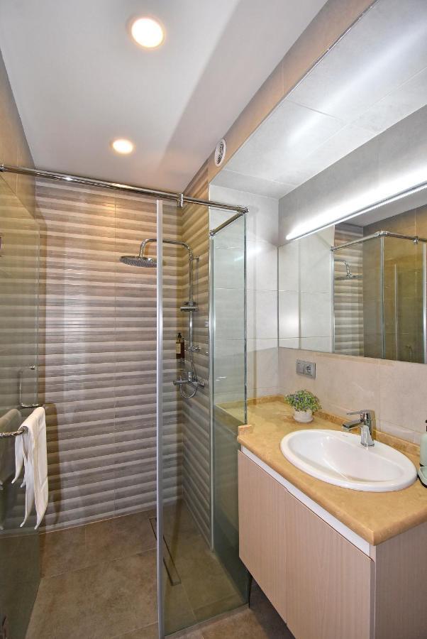 Home4You Apartments On Koghbatsi Yerevan Exterior photo