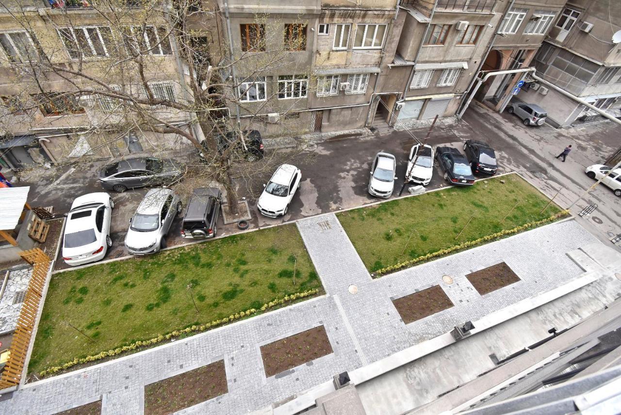 Home4You Apartments On Koghbatsi Yerevan Exterior photo
