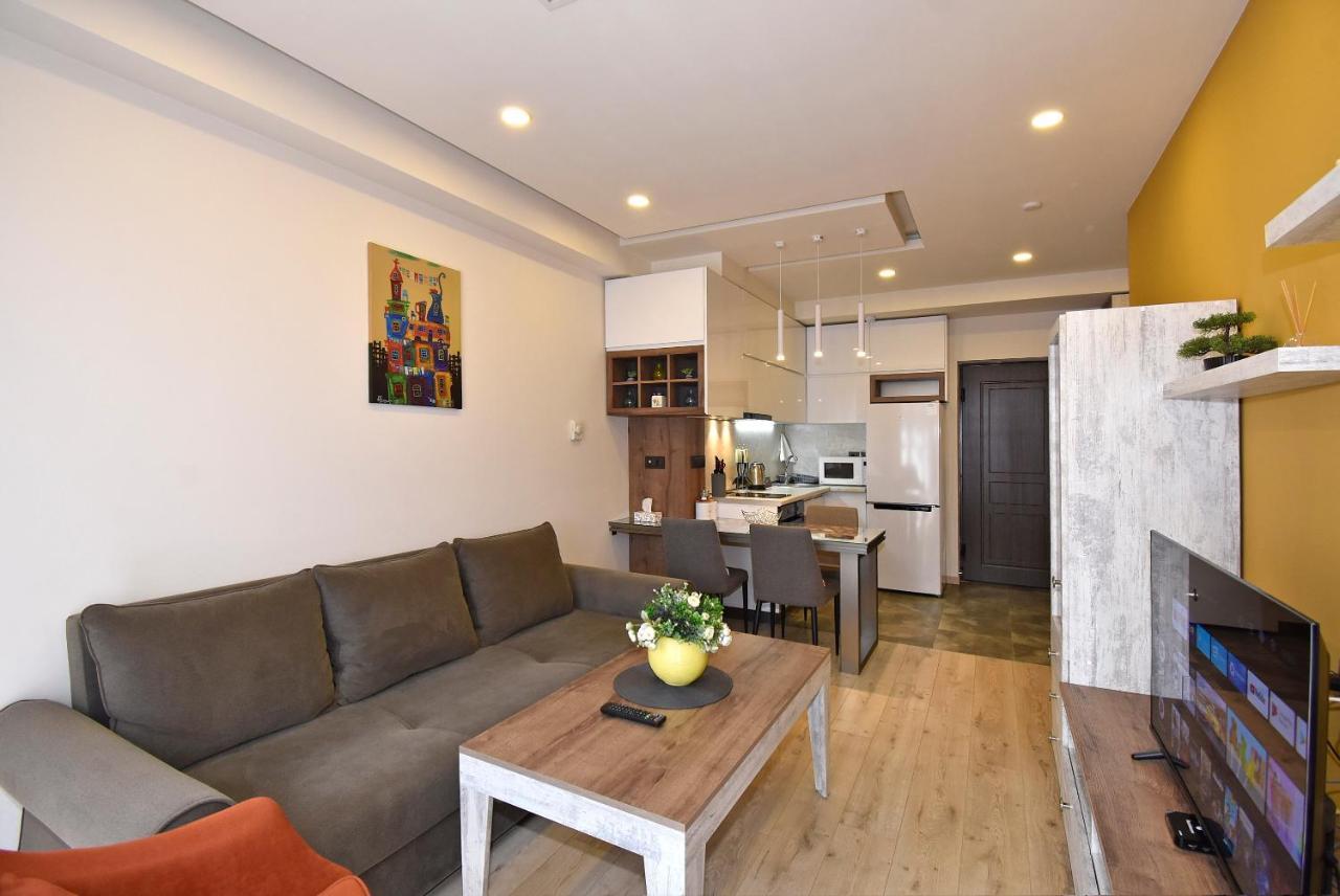 Home4You Apartments On Koghbatsi Yerevan Exterior photo