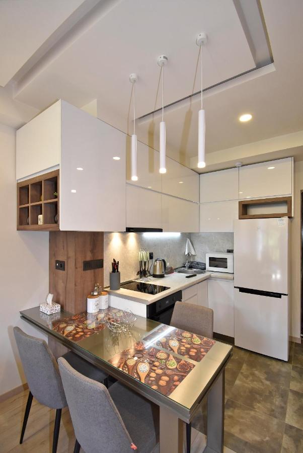 Home4You Apartments On Koghbatsi Yerevan Exterior photo
