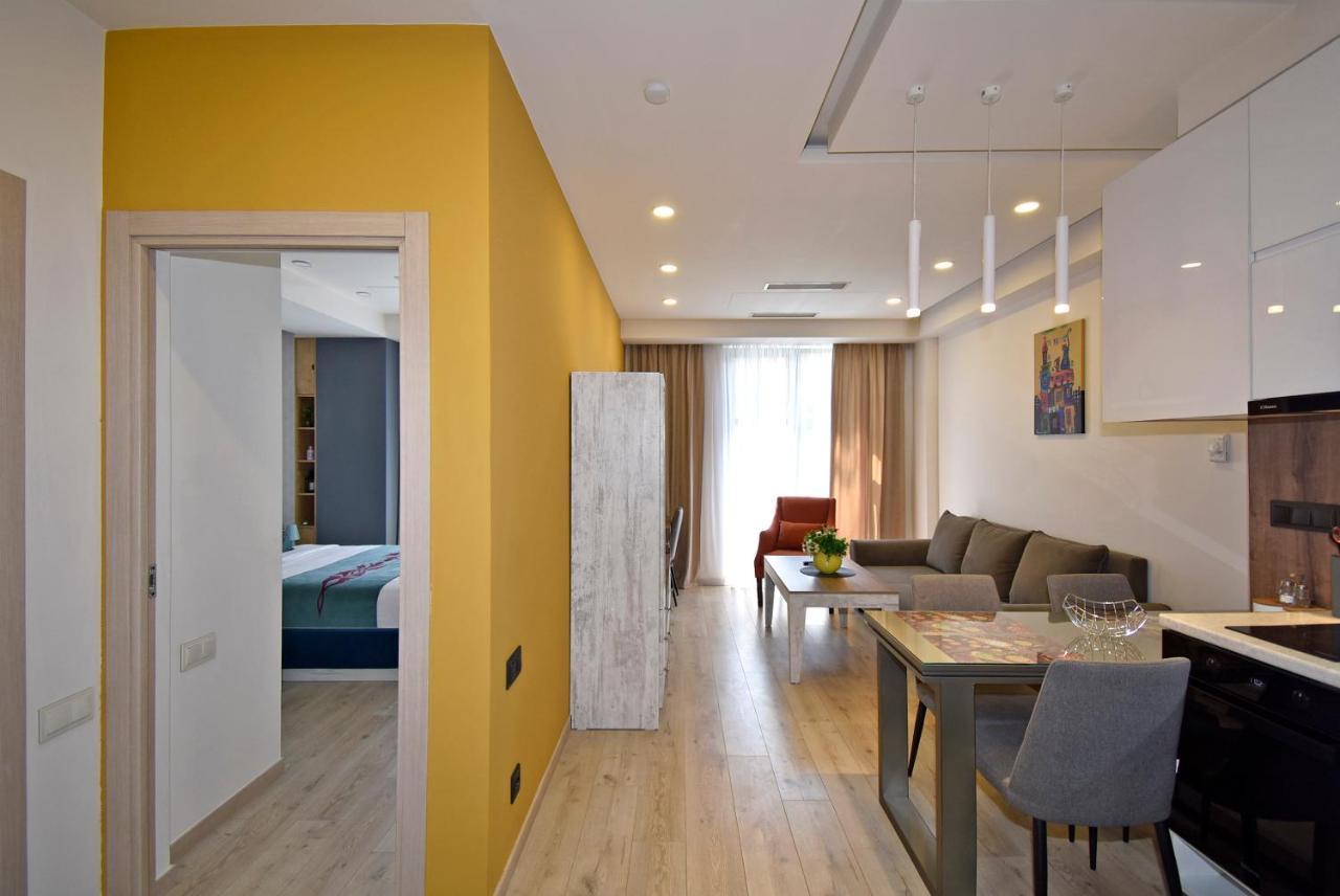 Home4You Apartments On Koghbatsi Yerevan Exterior photo
