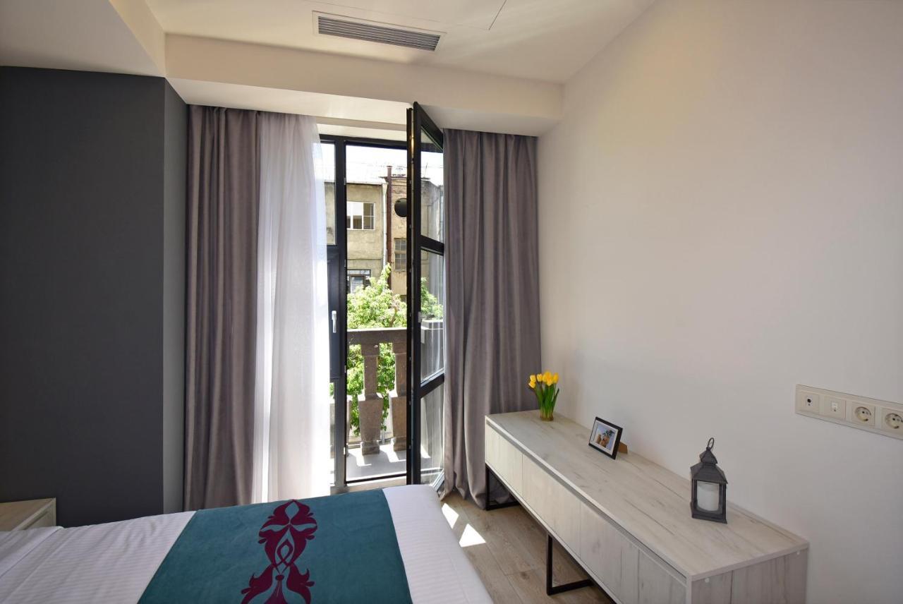 Home4You Apartments On Koghbatsi Yerevan Exterior photo