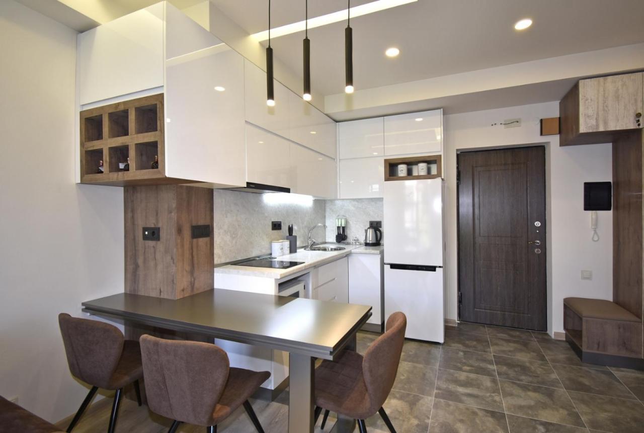 Home4You Apartments On Koghbatsi Yerevan Exterior photo