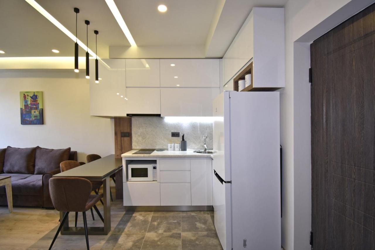 Home4You Apartments On Koghbatsi Yerevan Exterior photo